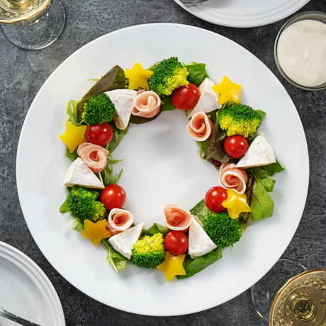 カマンベールと生ハムのリースサラダ