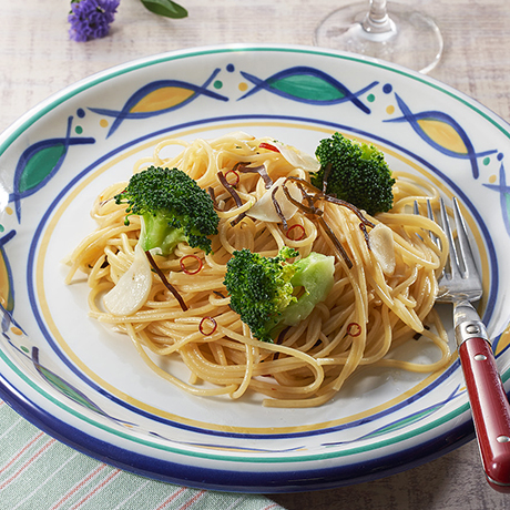 ブロッコリーと塩こんぶのペペロンチーノ