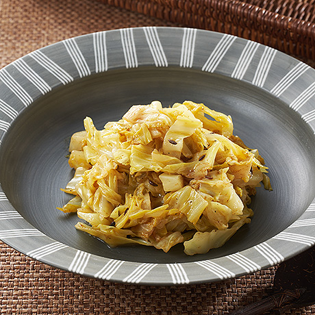 キャベツのサブジ（スパイス蒸し煮）