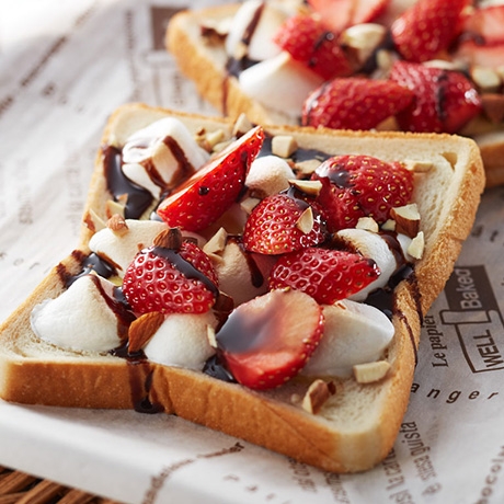 いちごマシュマロトースト