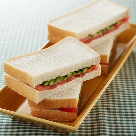 アスパラガスとトマトのサンド