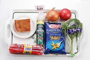ベーコン&魚肉ソーセージのパスタ