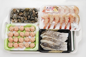 鶏肉団子入り海鮮鍋