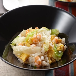 えびとレタスのチャーハン