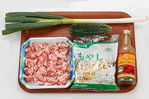 ゴーヤともやしの塩だれ炒め