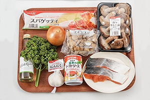 きのこと鮭のトマトパスタ