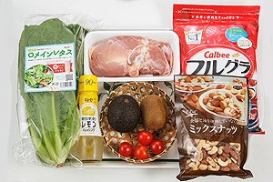 ロメインレタスとキウイと鶏肉のパワーサラダ