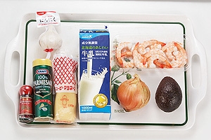 えびとアボカドのマヨチーズサラダ