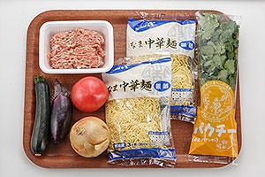 夏野菜と肉味噌の混ぜそば