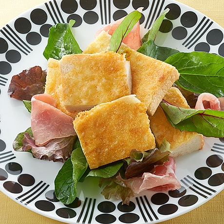 チーズガレット風onサラダ