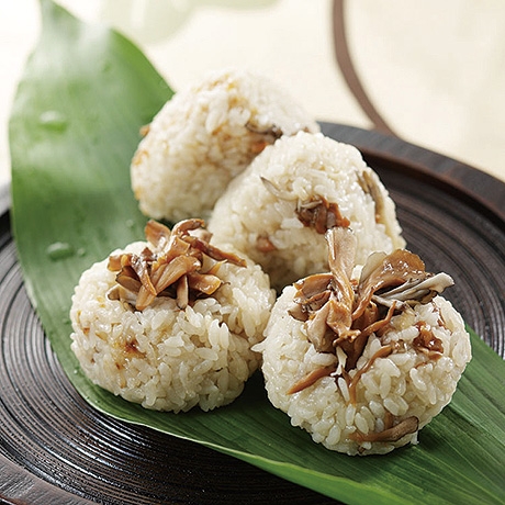 舞茸ごはんでおにぎり