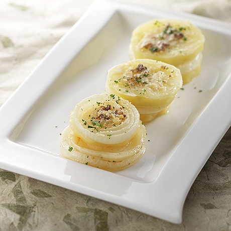 玉ねぎとじゃが芋のアンチョビ焼き