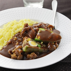 ピーマンの肉詰めカレー