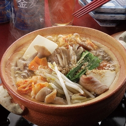 カット野菜で作る簡単もつ鍋