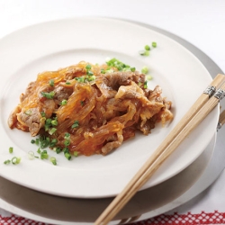 牛肉と春雨のピリ辛煮込み