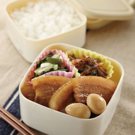 豚バラ肉の醤油煮弁当