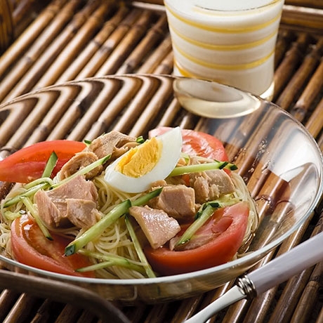 トマトとツナの冷製パスタ&レモンラッシー