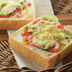 トマトとチーズのこんがりトースト