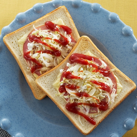 新玉ねぎと春キャベツのチーズトースト