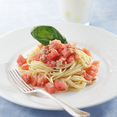 トマトの冷製パスタとレモンラッシー