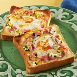 夏野菜のカルボナーラ風トースト