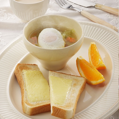 卵入り野菜スープ朝食