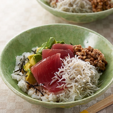 しらすとまぐろの海鮮丼