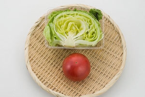 レタスとトマトのスープ