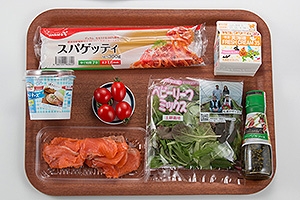 スモークサーモンのバジルクリームパスタ
