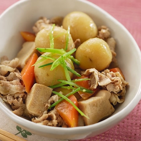 新じゃがと高野豆腐の煮物