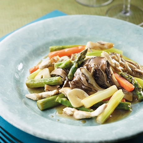 春野菜とまいたけのバターソースかけ