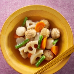 野菜たっぷり鶏だんご煮込み