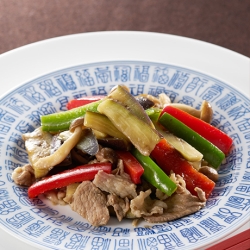 豚肉としめじとなすのしょうが炒め