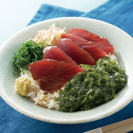 めかぶと漬けがつおの丼