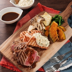 牛肉とサーモンのステーキミックスdish