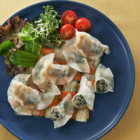 ほうれん草餃子のサラダ仕立て