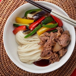 夏野菜のプルコギ麺