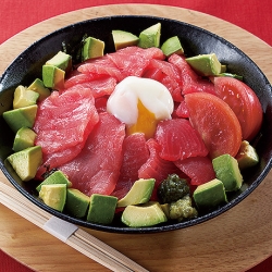 まぐろなかおちトマ丼