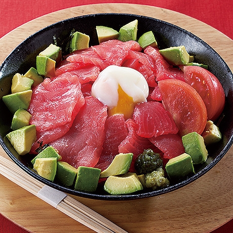 まぐろなかおちトマ丼