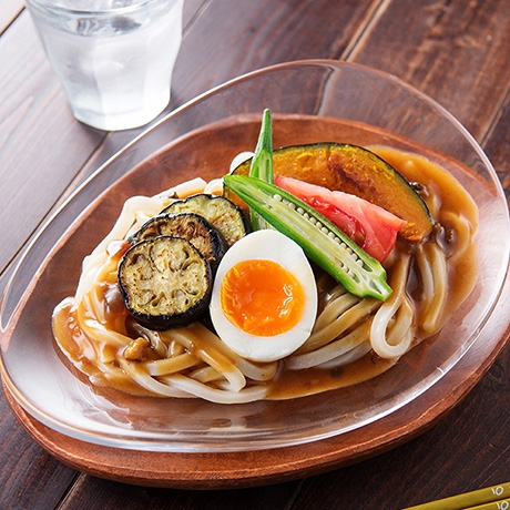 夏野菜の冷やしカレーうどん