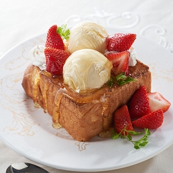 いちごのアイスhoneyトースト