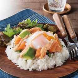 ピリ辛明太マヨのアボカドサーモン丼