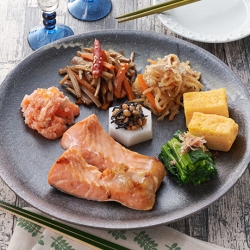 極醸塩銀鮭のおばんざいプレート