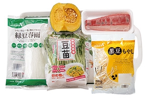 野菜を巻いて食べる豆乳キムチのぶりしゃぶ