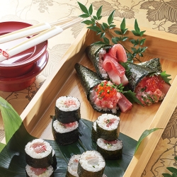 旬の紅白手巻き巻き寿司