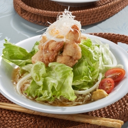 シャキシャキレタスと鶏唐揚げの冷し中華
