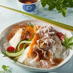 彩り野菜のピーラーサラダそうめん