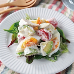 トマトとアボカドのマヨサラダ