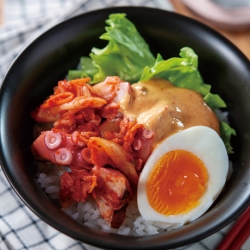 蒸したこのキムマヨ丼