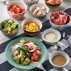 手作りドレッシングのホームサラダバー